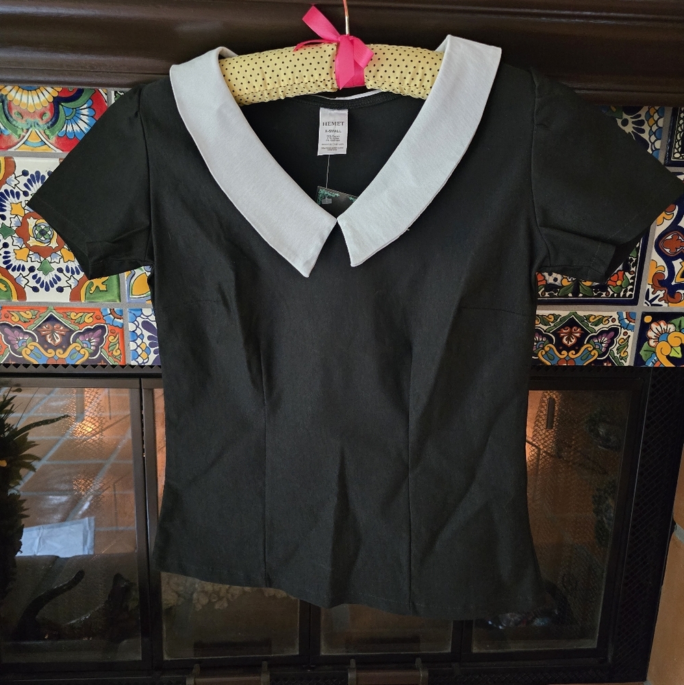 Black Top with White Collar